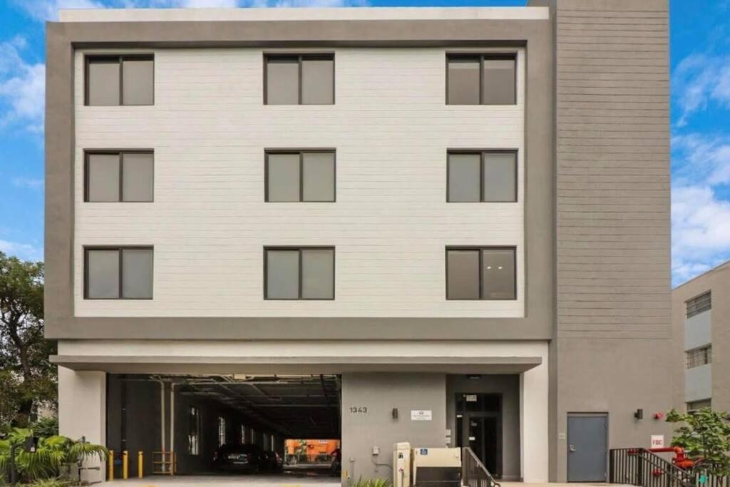 King Bed 2b 2ba Oasis Minutes To Brickell 6 Guests Apartment *